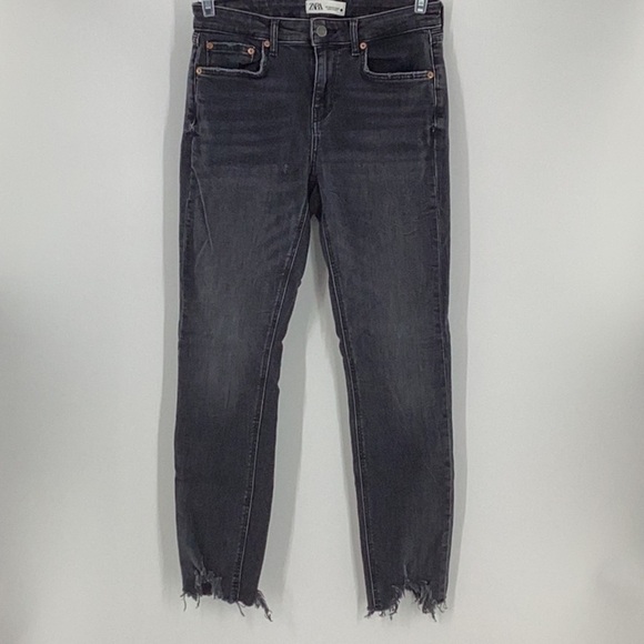 Zara Denim - ZARA THE SKINNY IN BLACK PEARL RAW HEM JEANS SIZE 6 HIGH WAIST
